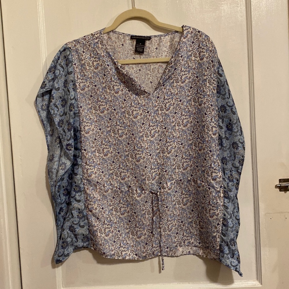 Beautiful EUC butterfly sleeve Chelsea & Theodore blouse size M